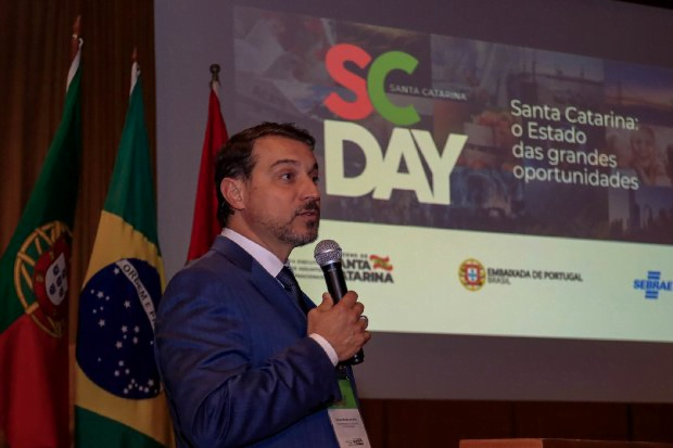 Governador de Santa Catarina se reúne com embaixadores em Brasília