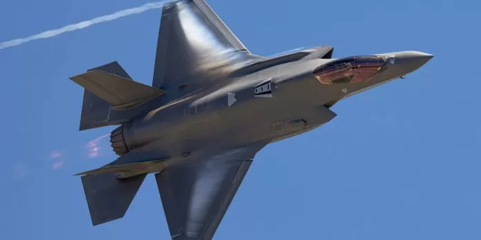 f35-lightning-ii-strike-fighter-1140x570