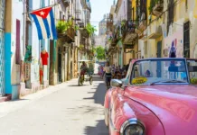 Cuba enfrenta crise no turismo com queda de visitantes e saída de grandes redes hoteleiras