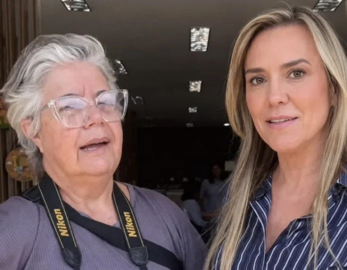 b65a6300-d2fd-4c77-9608-08c2dcf05f7c