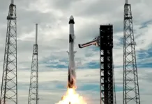 Quatro astronautas decolam em missão da NASA e SpaceX para a estação espacial